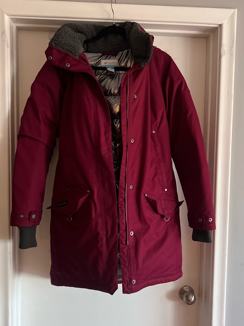 Size M Columbia Women’s Carson Pass ii Waterproof Parka Jacket Beet/Burgundy